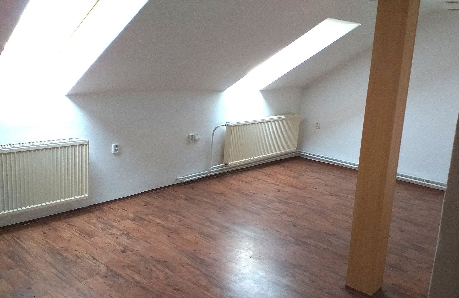 Pronájem kancelář - U Cukrovaru, Opava, 300 m²