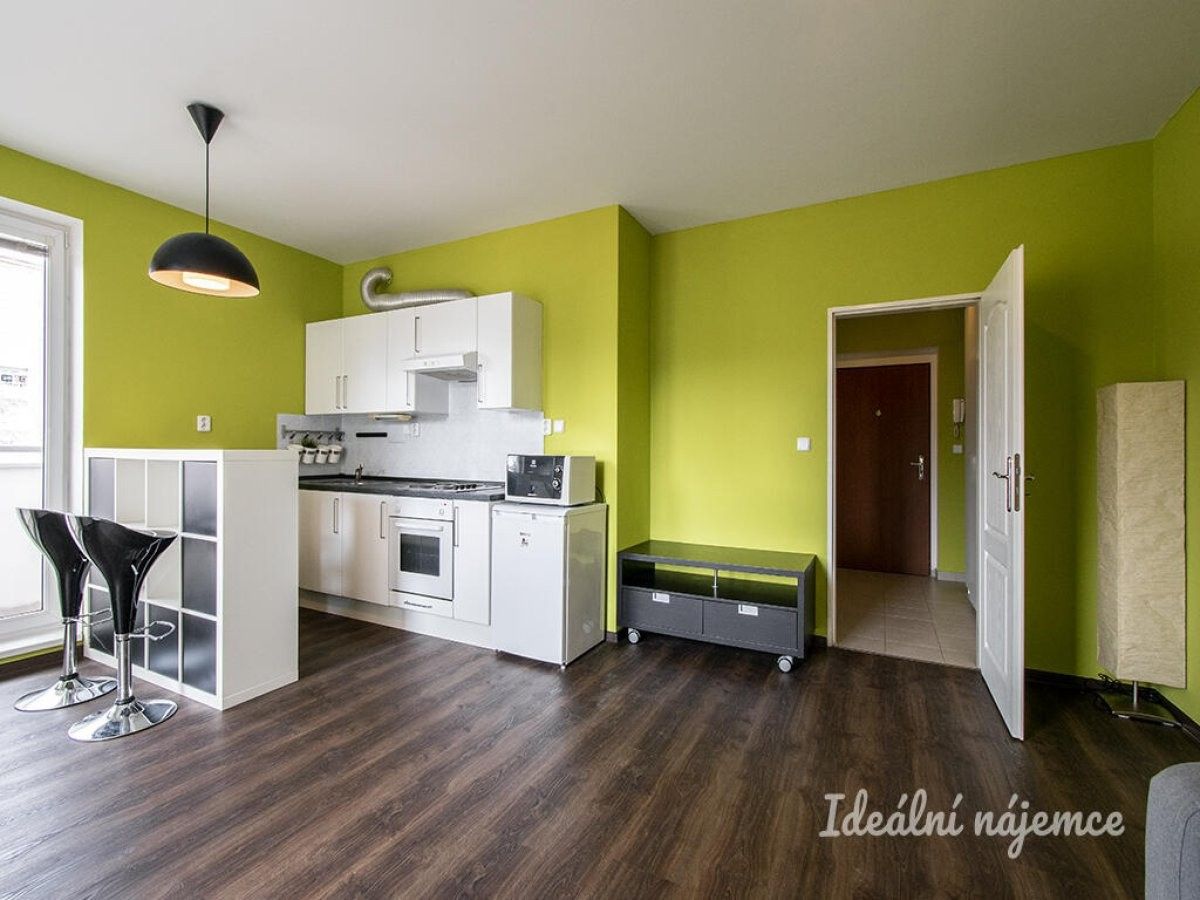 Pronájem byt 1+kk - Mikanova, Praha, 31 m²