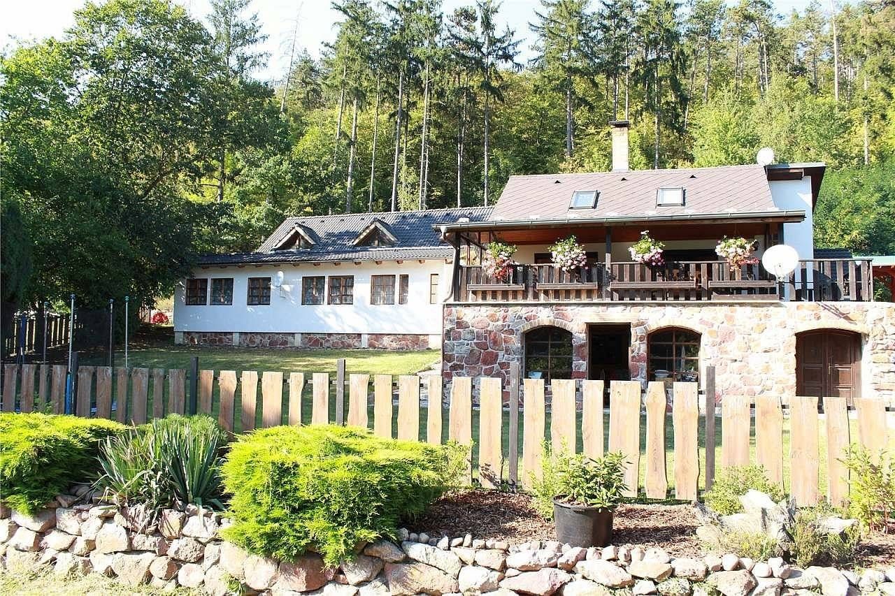 Chaty, Račice nad Berounkou, Středočeský kraj