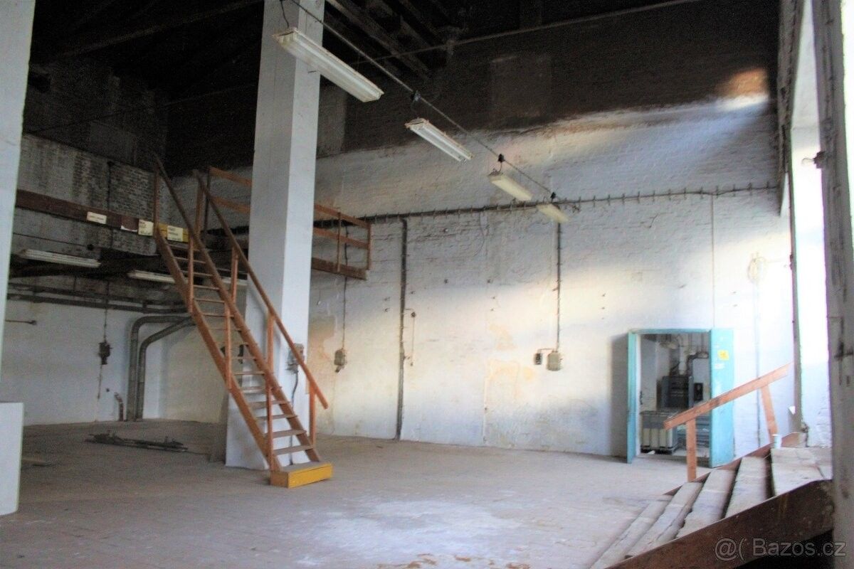 Sklady, Hospozín, 273 22