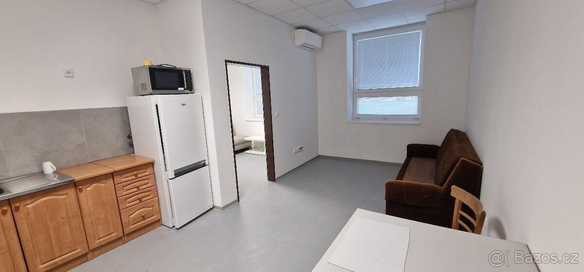 Kanceláře, Veselí nad Moravou, 698 01