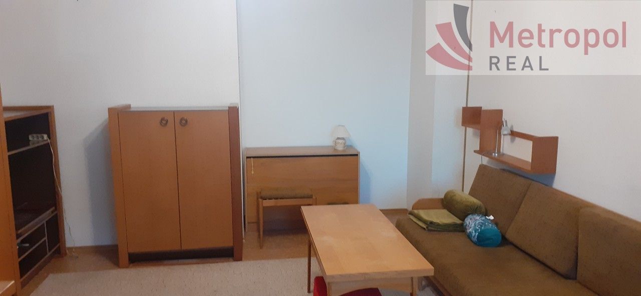 Pronájem byt 1+1 - Na Mušce, Holice, 52 m²