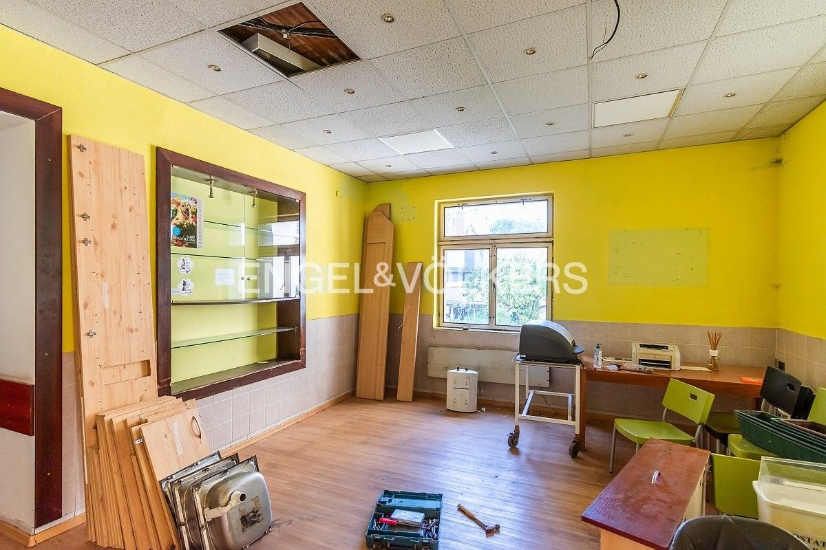 Pronájem obchodní prostory - náměstí Dr. Václava Holého, Praha, 138 m²