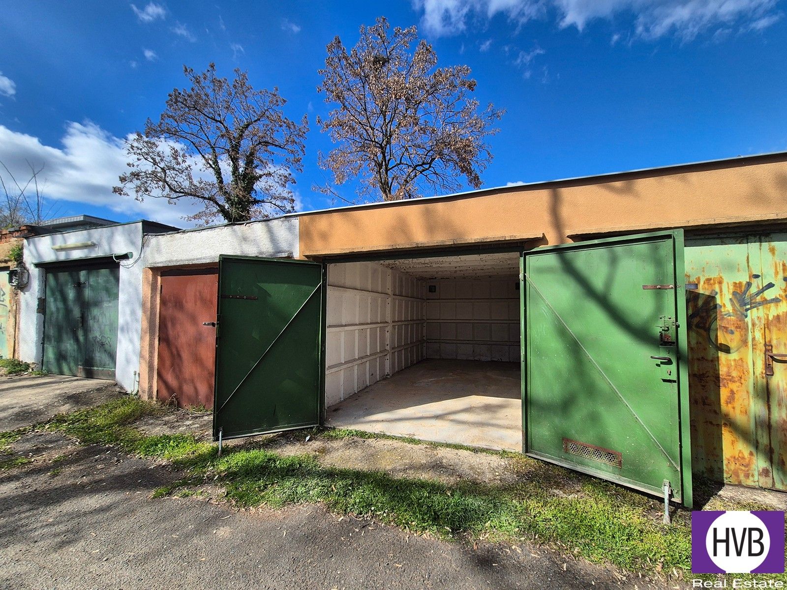 Pronájem garáž - Lysolaje, Praha, 19 m²