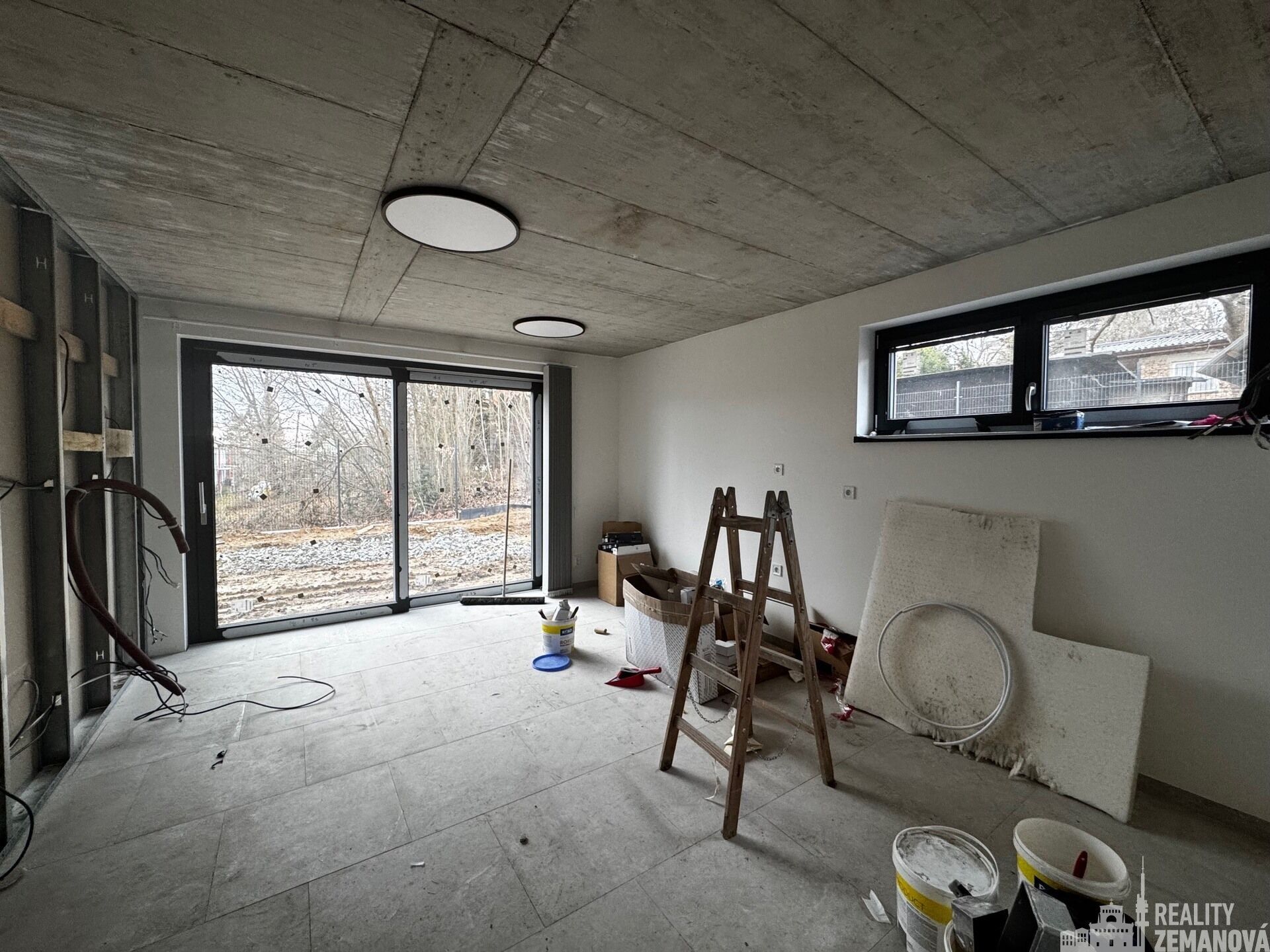 Pronájem byt 2+kk - Hlavní, Jesenice, 42 m²