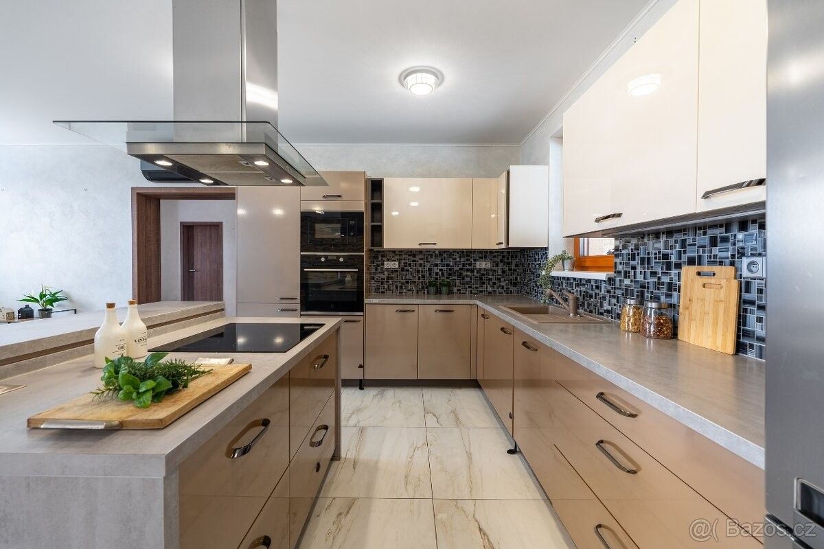 Prodej rodinný dům - Červené Pečky, 281 21