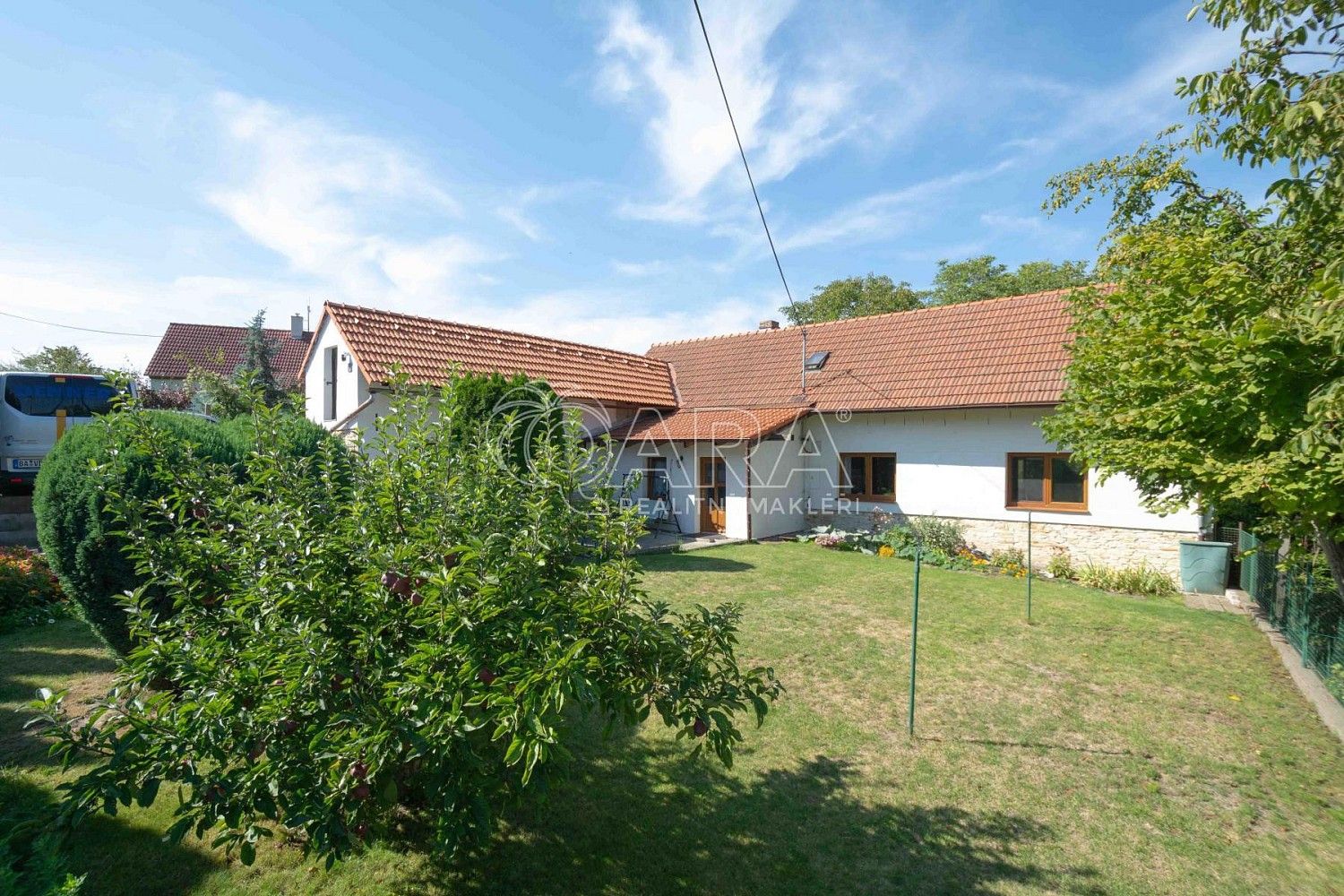 Rodinné domy, Hostín, okres Mělník, Středočeský kraj, 204 m² - 1