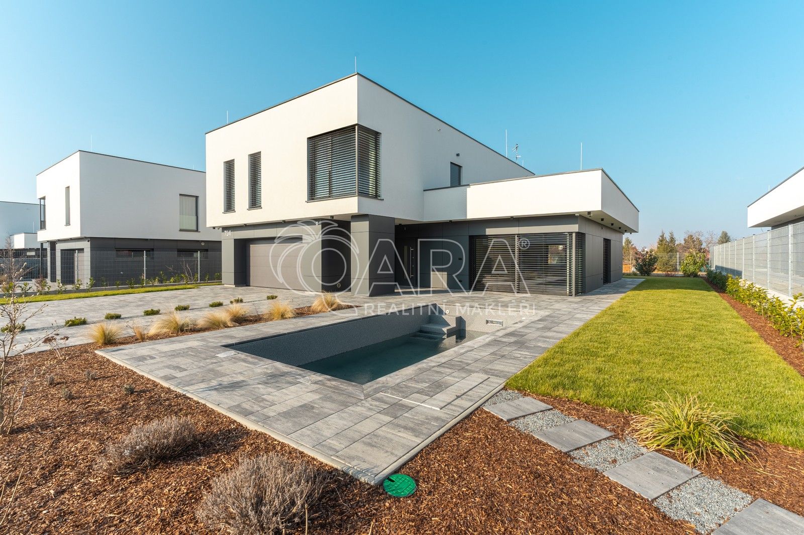 Byty, V Lukách, Vestec, 313 m²