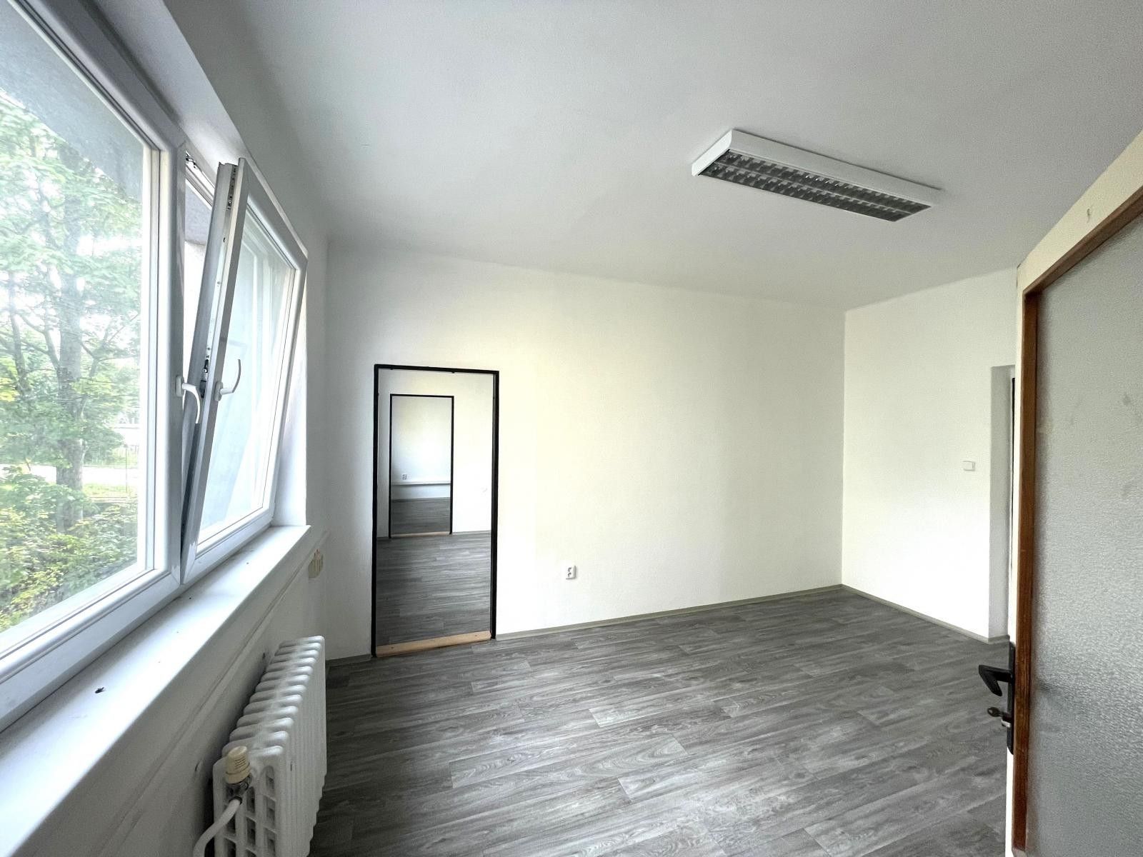 Kanceláře, Chýnovská, Tábor, 15 m²