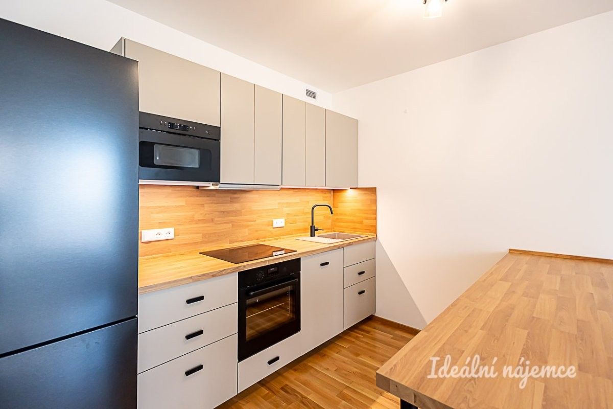 2+kk, Kolbenova, metro Praha, 54 m²