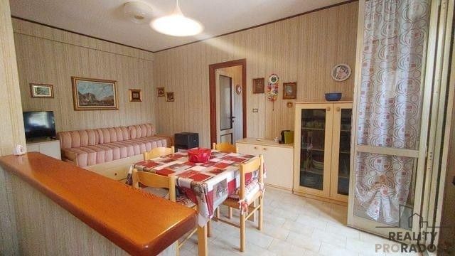 Byty, 987 66, Zahraničí