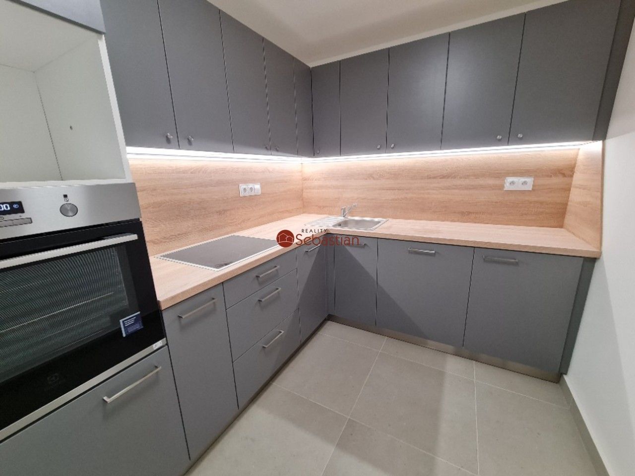 Pronájem byt 3+1 - Antonína Sochora, Teplice, 99 m² - 5