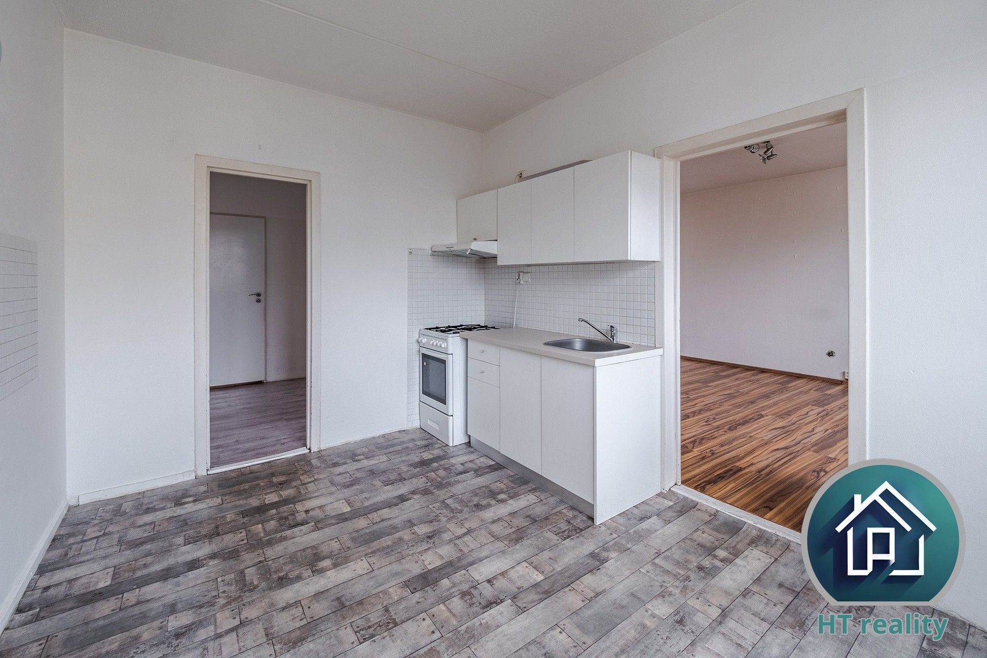 4+1, Sídliště Plešivec, Český Krumlov, 79 m²