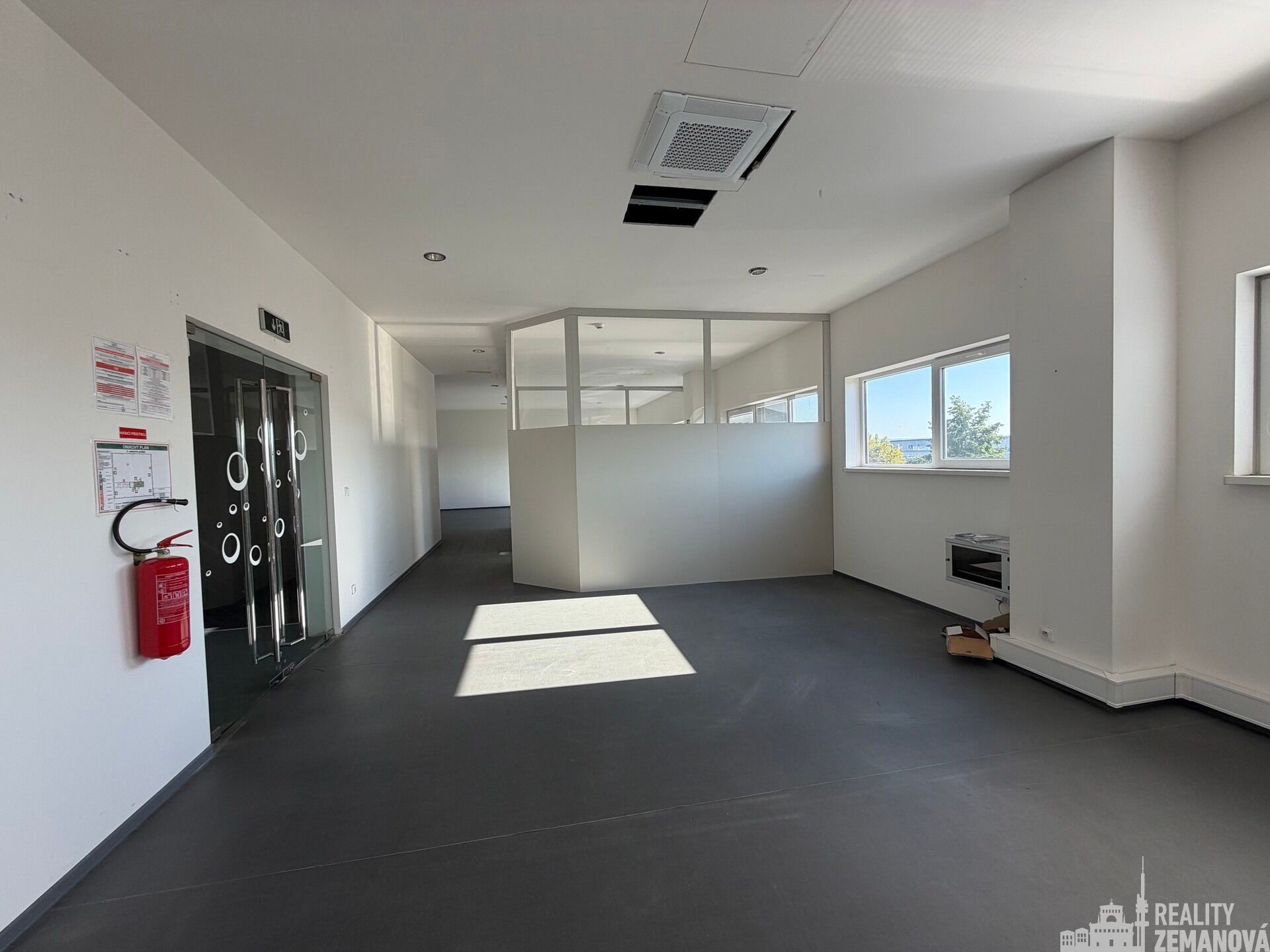 Komerční nemovitost · 230 m² · Komerční, Nupaky - 4