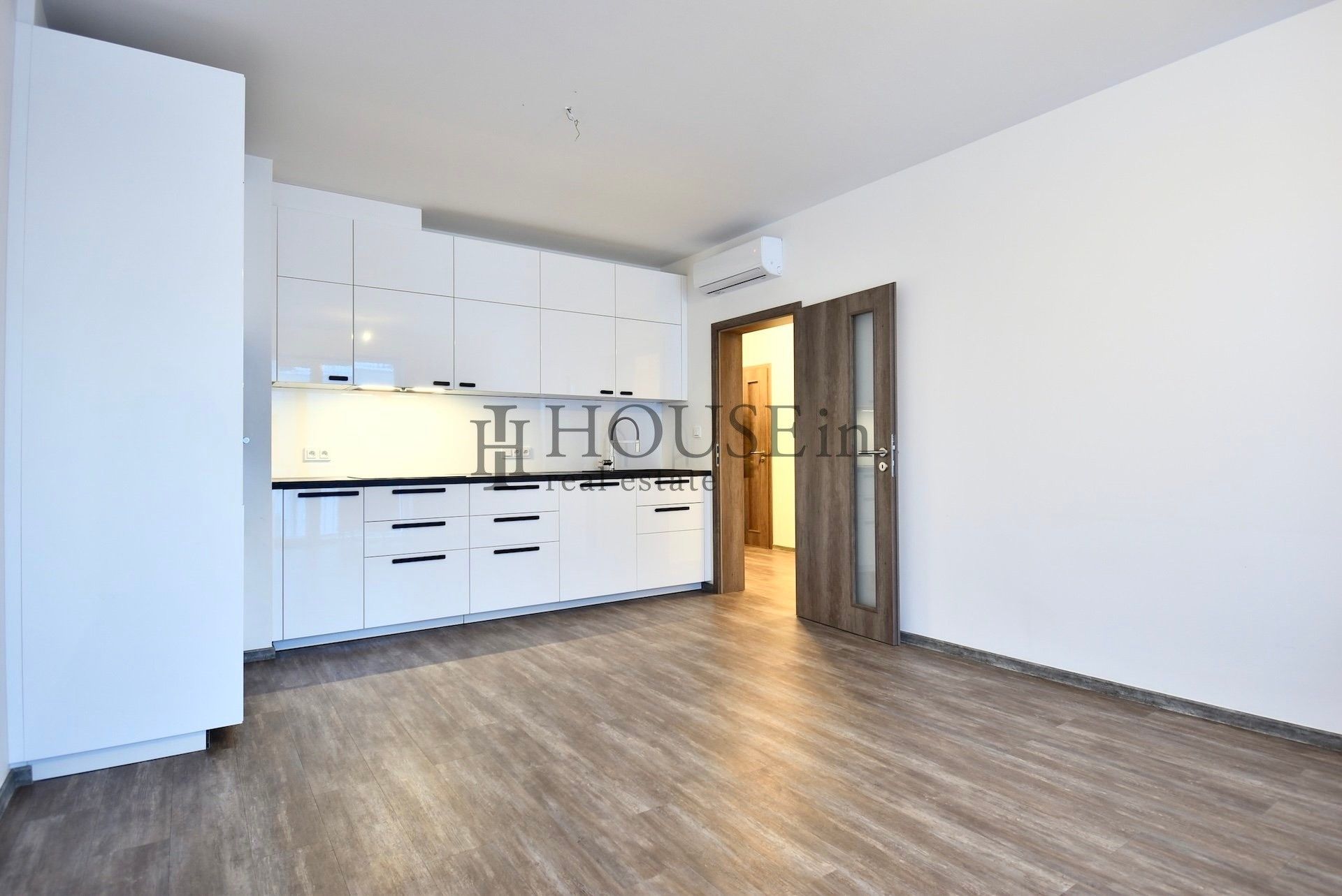 2+kk, Za černým mostem, Praha, 47 m²