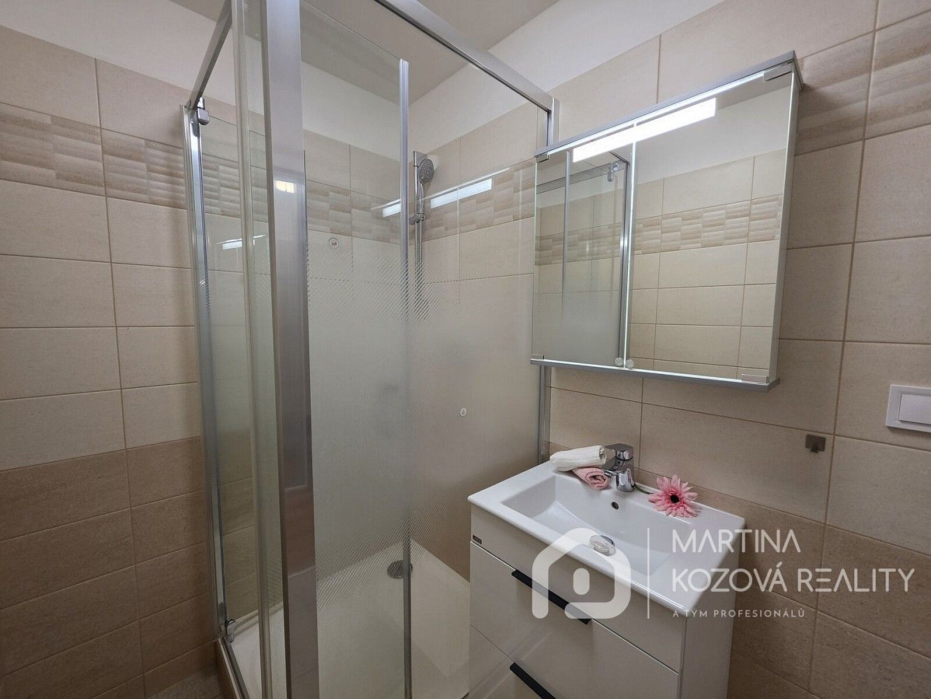 Byt 2+kk · 42 m² · Praha - Háje, okres Praha 11, Hlavní město Praha - 3