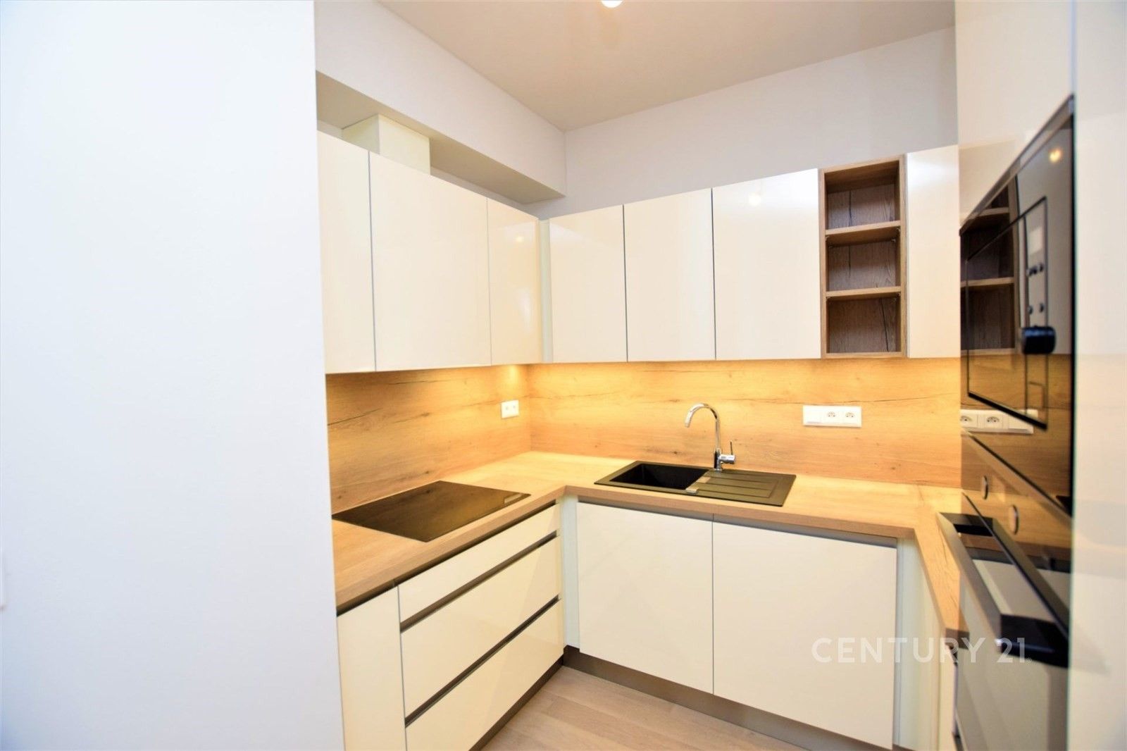 Pronájem byt 2+kk - Benkova, Praha, 58 m²