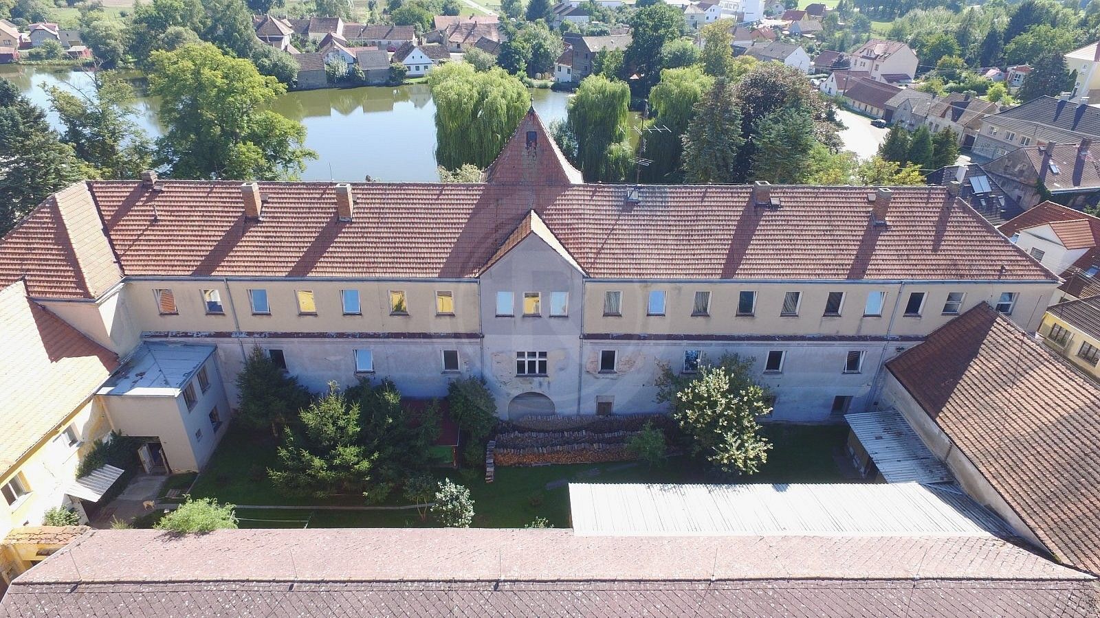 Obchodní prostory, Veselíčko, okres Písek, Jihočeský kraj, 2 355 m² - 2