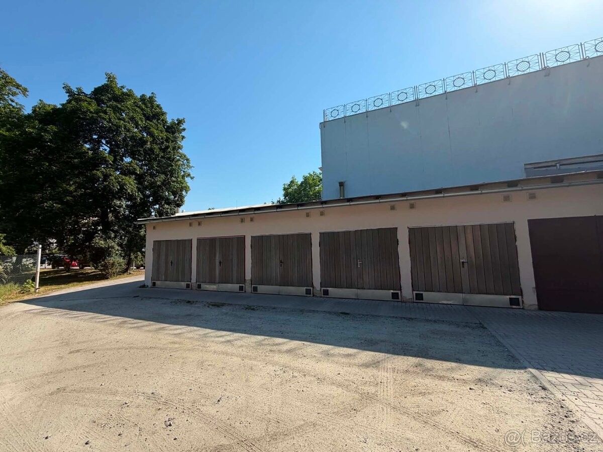 Garáže, Šumperk, 787 01 - 2