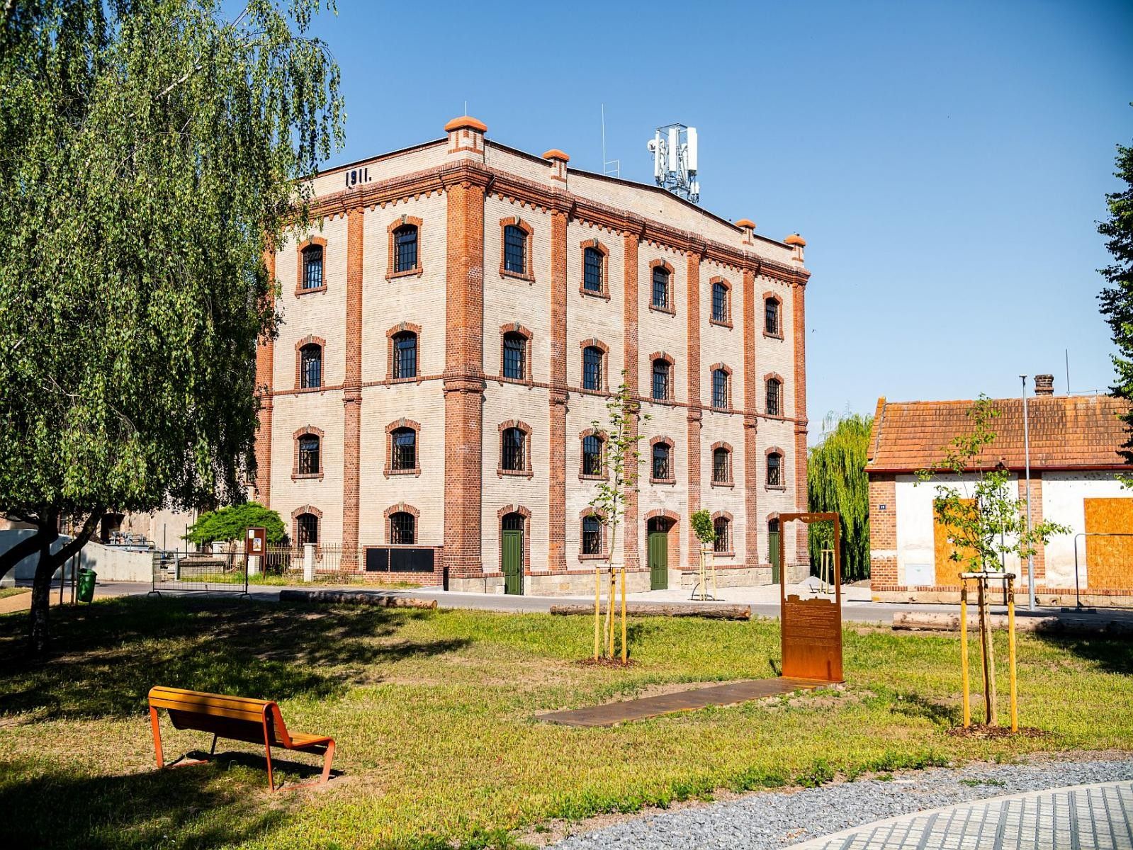 Obchodní prostory, Štenclova, Dašice, 142 m²