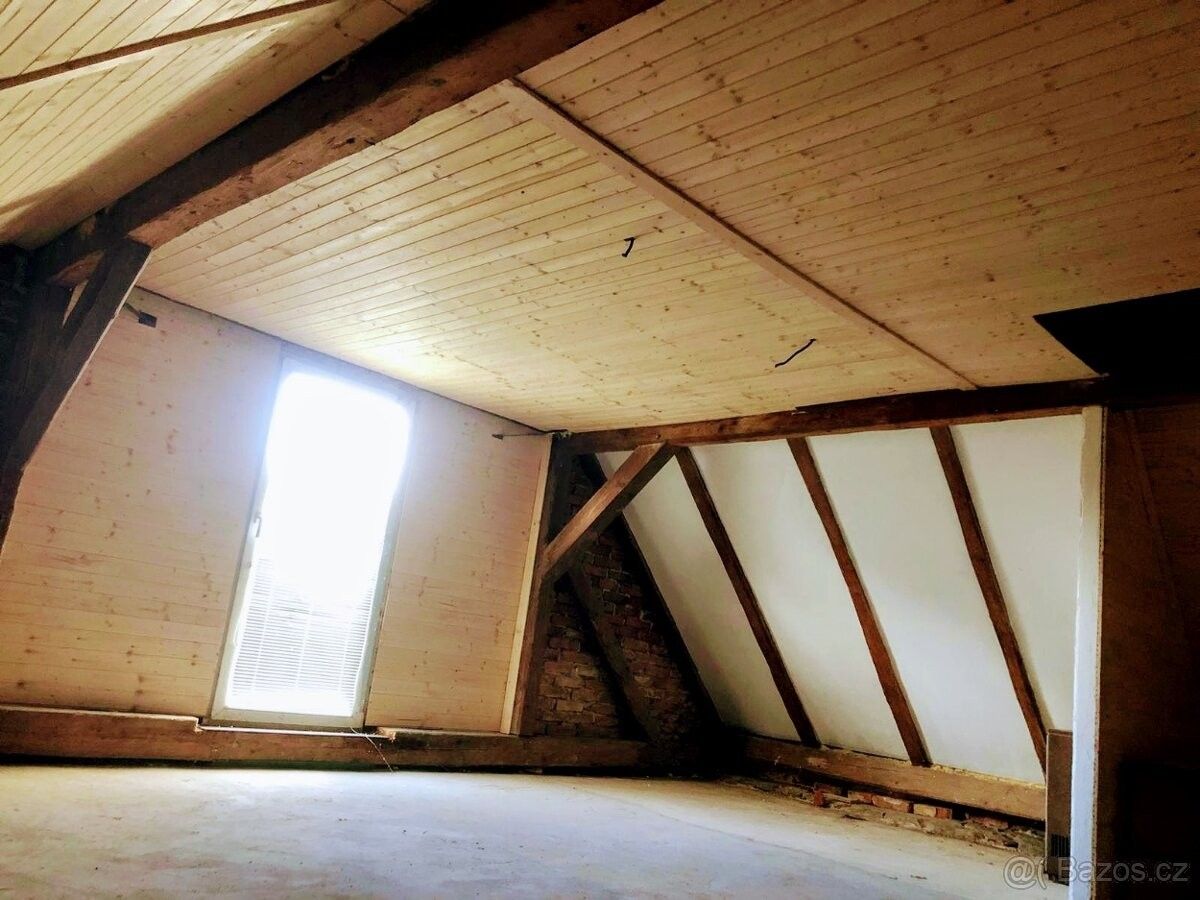 Garáže, Žulová, 790 65