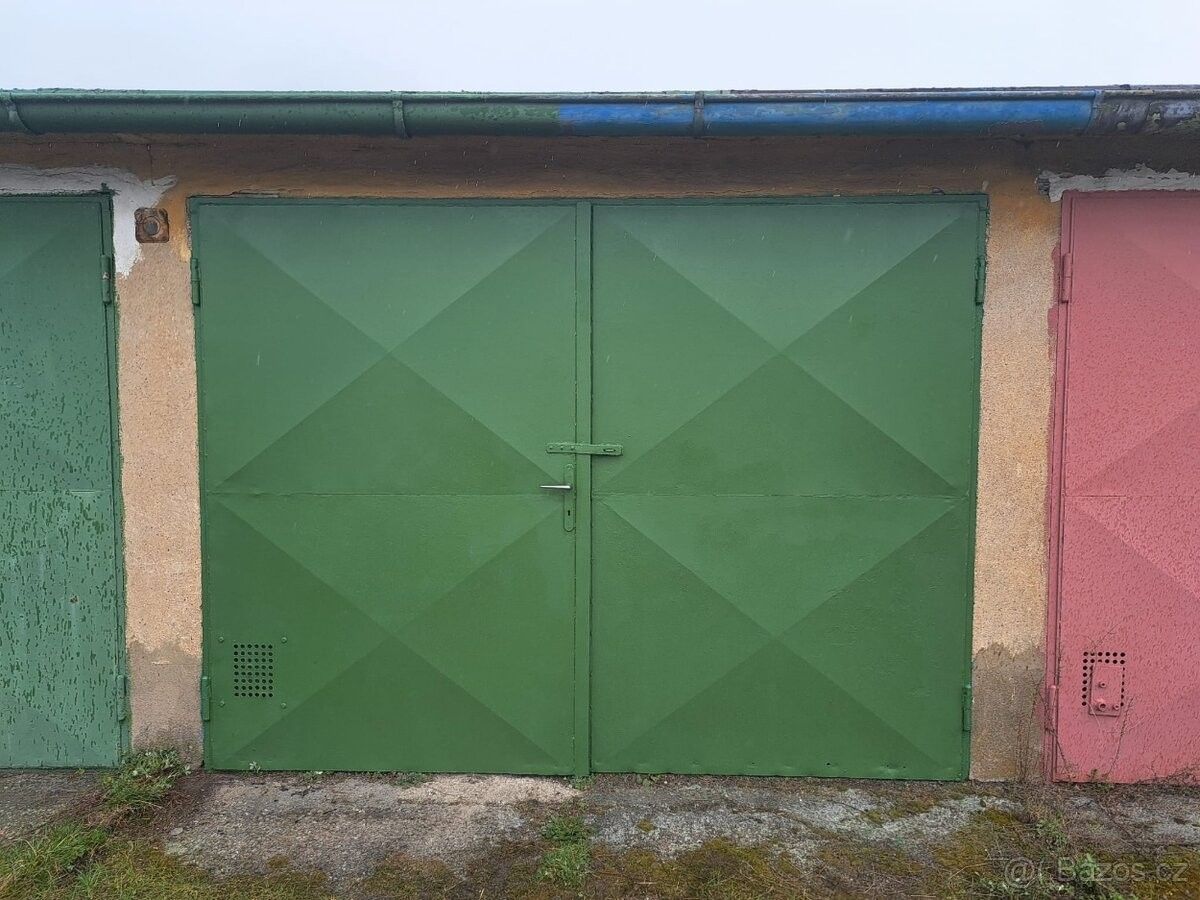 Garáže, Hradec Králové, 500 02 - 2