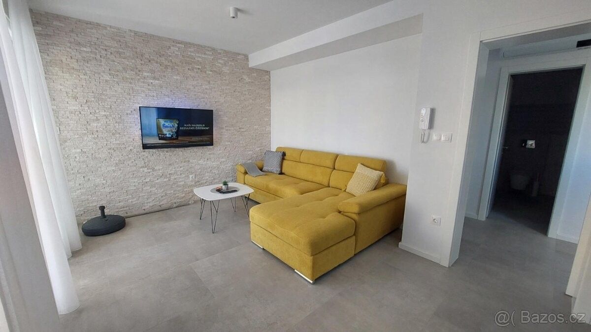 Byty, 987 66, Zahraničí