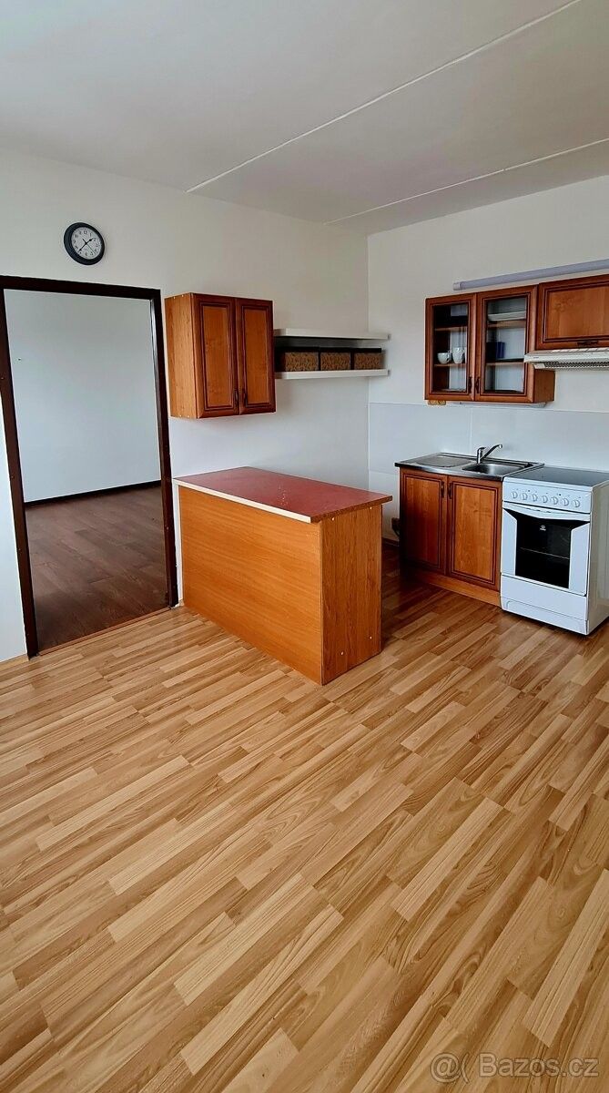 Pronájem byt - Chodov u Karlových Var, 357 35