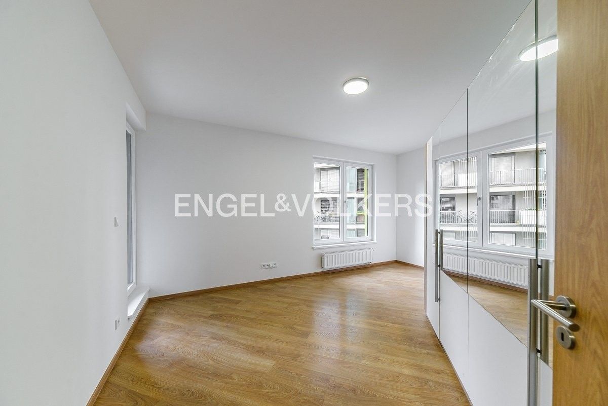 Pronájem byt 2+kk - Počernická 699, Praha Malešice, 55 m² - 5