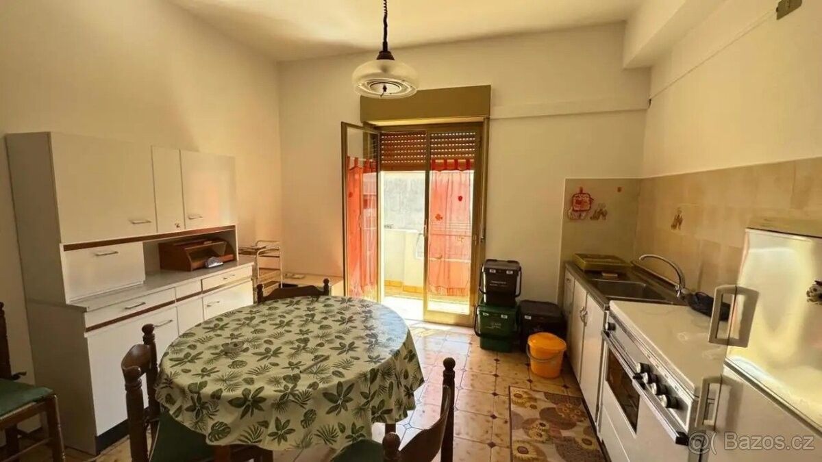 Byty, 987 66, Zahraničí