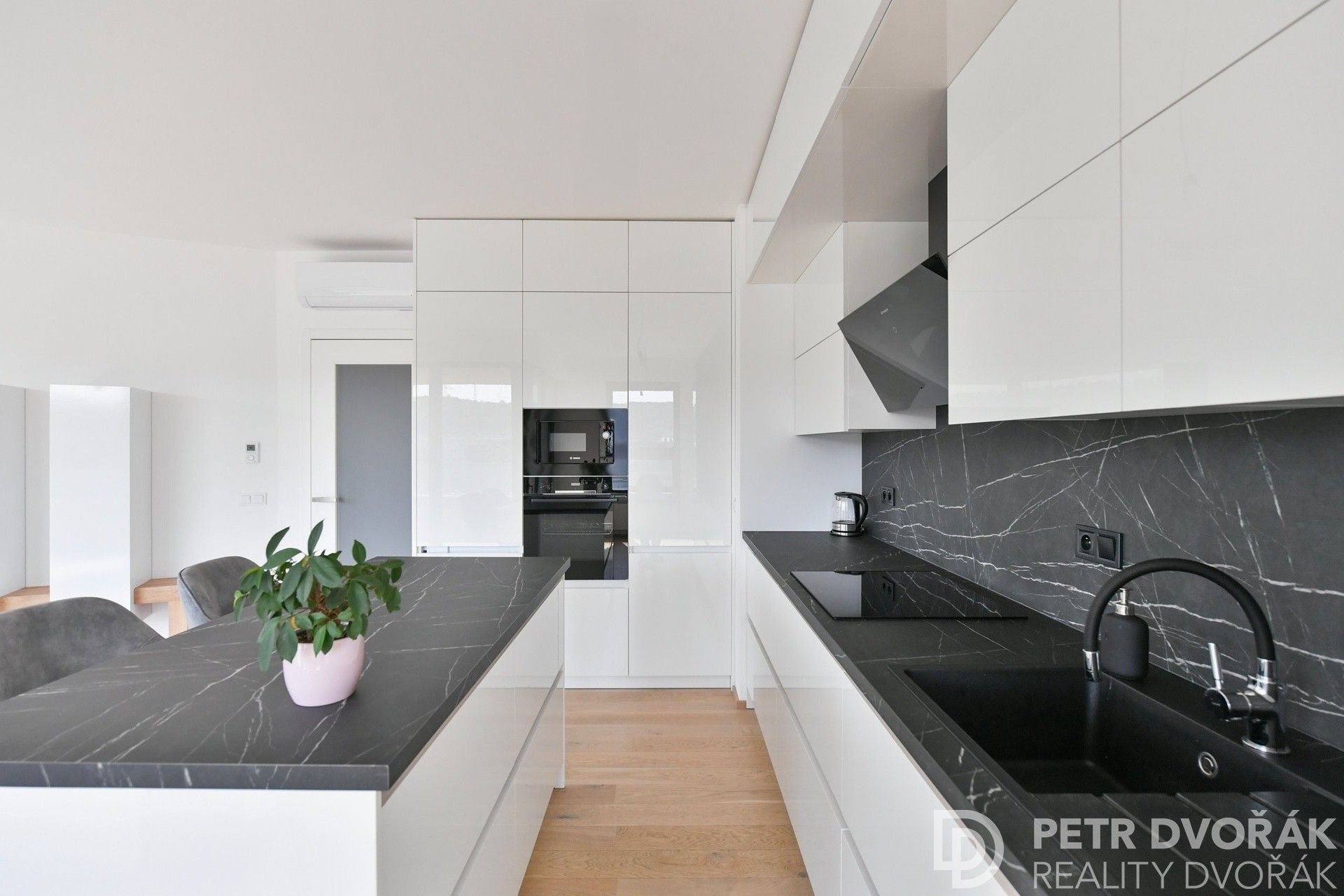 Pronájem byt 2+kk - Sokolova 720, Praha Karlín, 58 m² - 5
