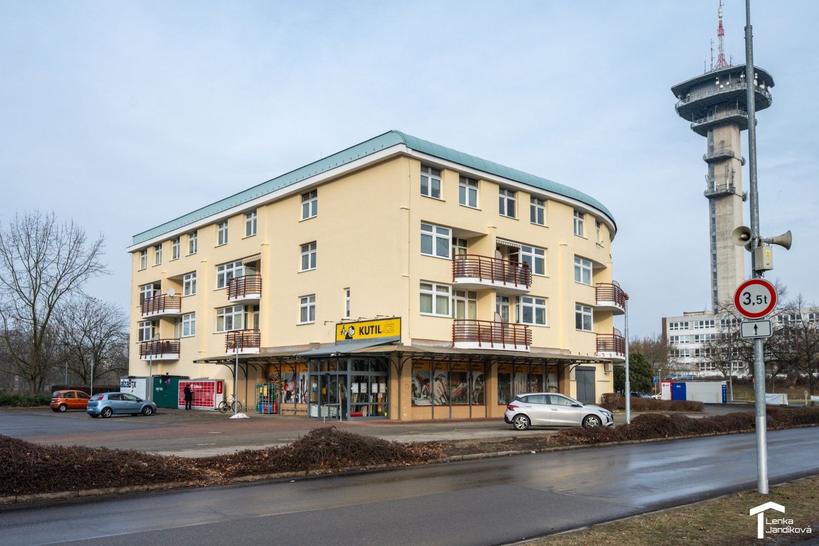 2+kk, nábřeží Závodu míru, Pardubice, 57 m²