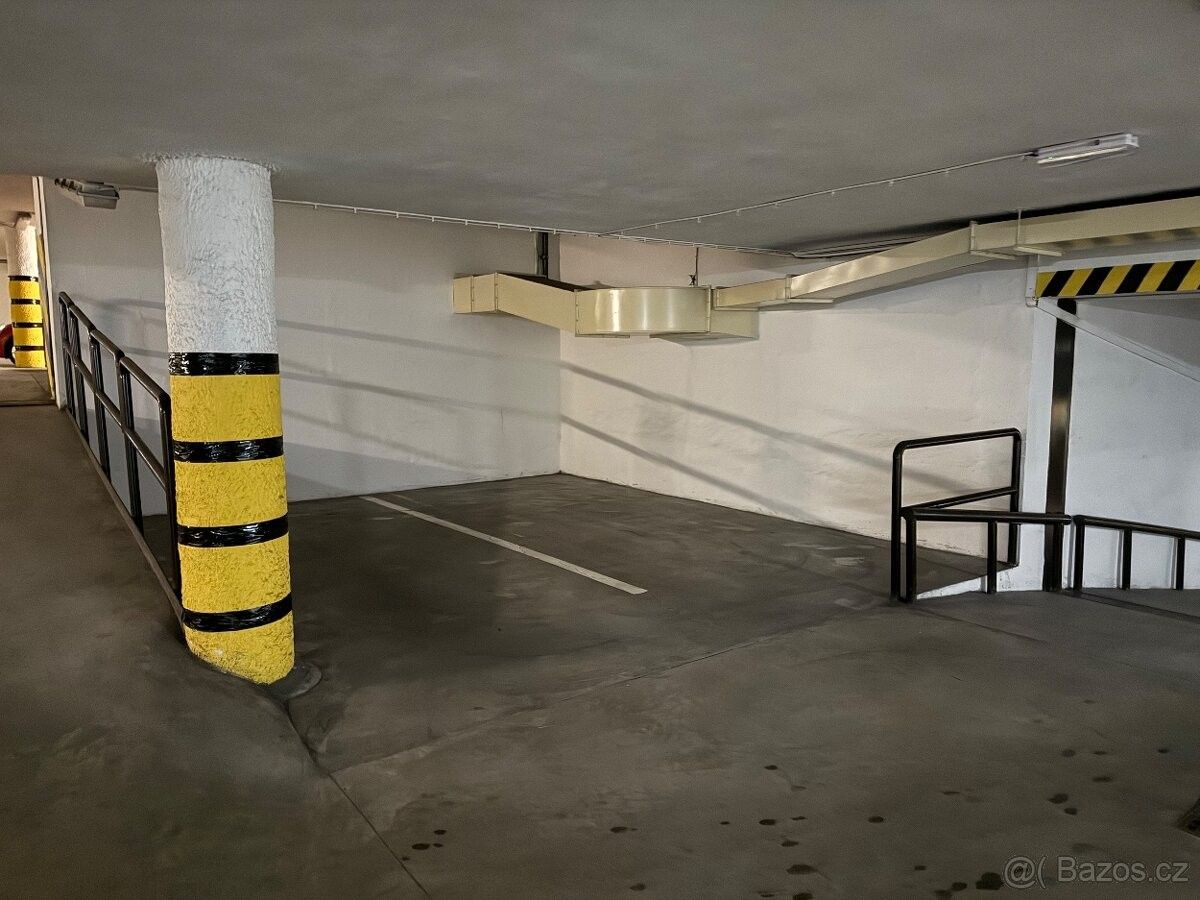 Garáže, Ostrava, 716 00