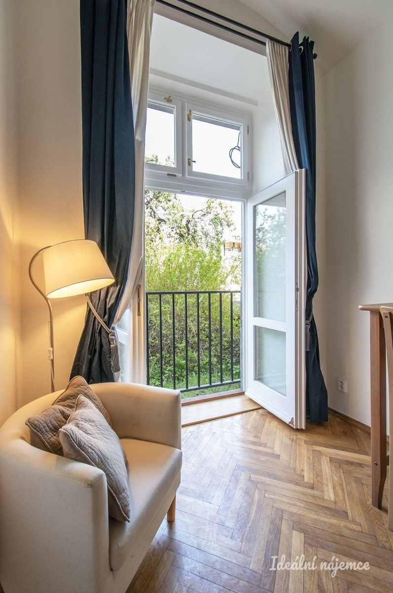 Pronájem byt 1+1 - Seifertova, Praha, 18 m²