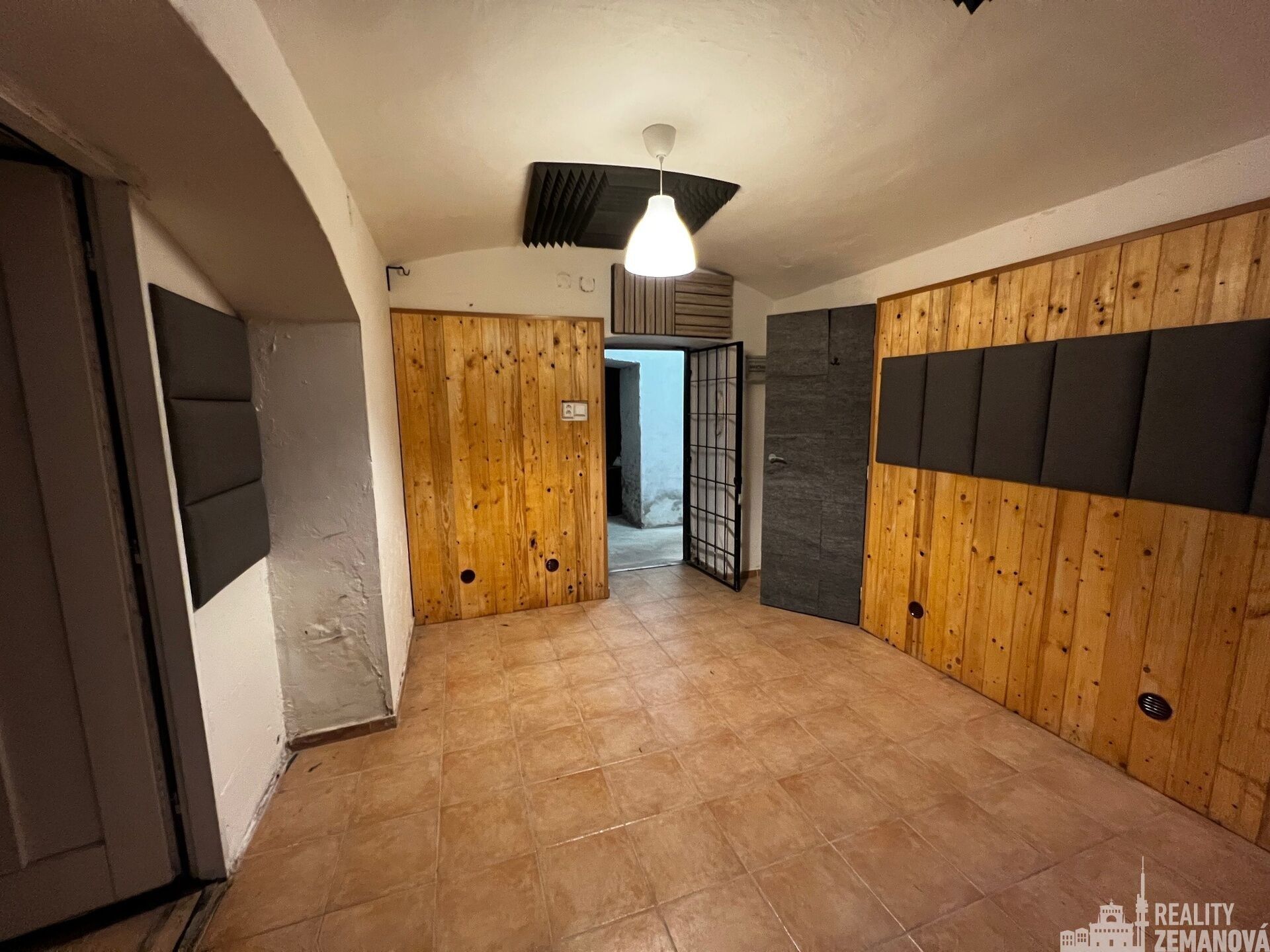 Komerční nemovitost · 32 m² · Slezská, Praha - 4
