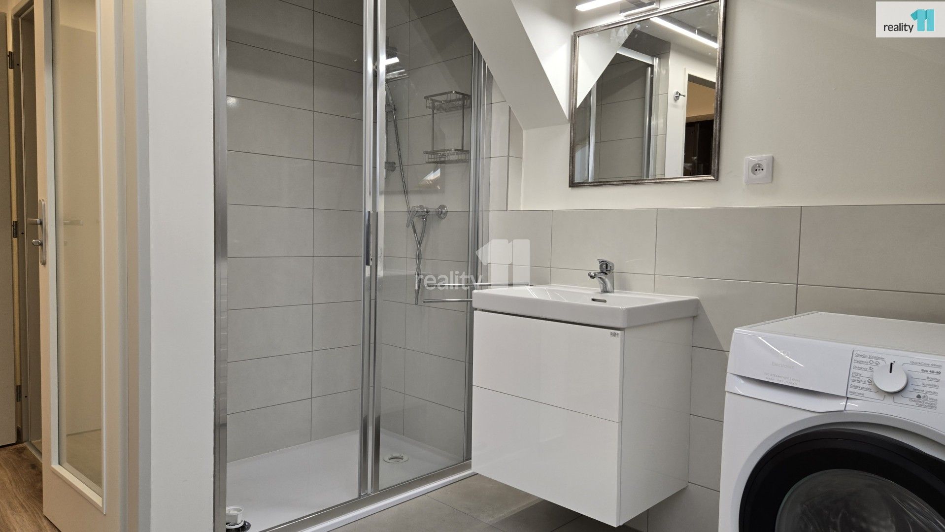 Pronájem byt 2+kk - Korunovační, Praha, 40 m²