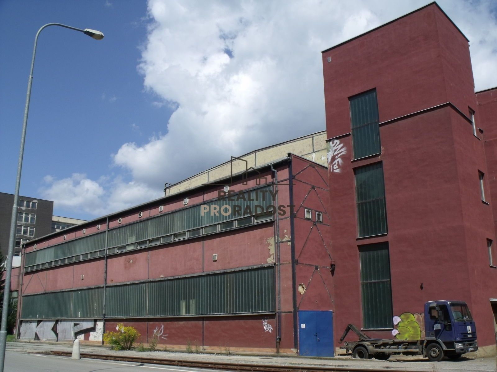 Sklady, Adamov, 2 000 m² - 2