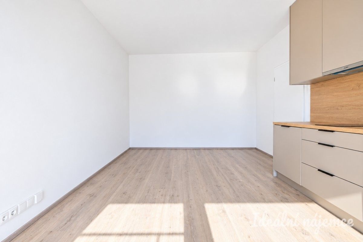 Byt 1+kk · 40 m² · Zderadova, Brno - 4