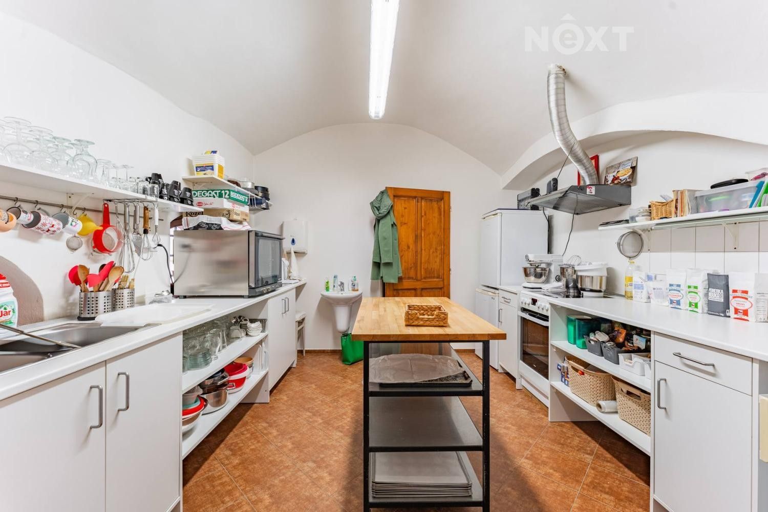 Restaurace, nám. Míru 9, Štíty, 59 m² - 2