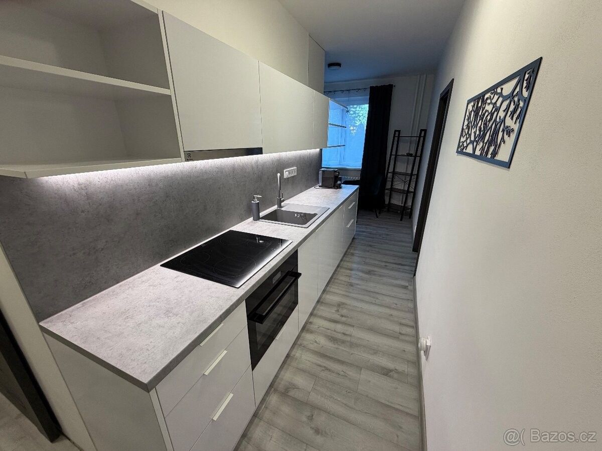 Pronájem byt - Karlovy Vary, 360 01