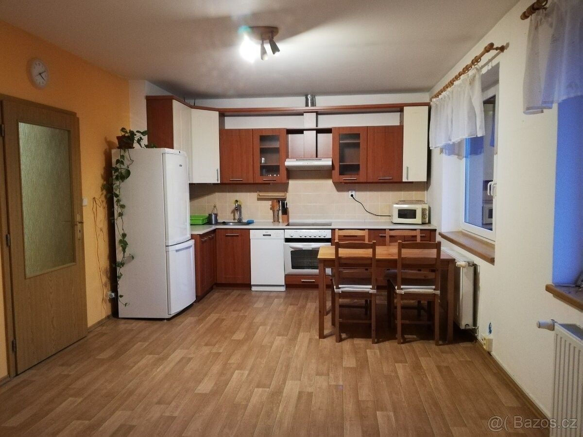 Byty, Mratín, 250 63