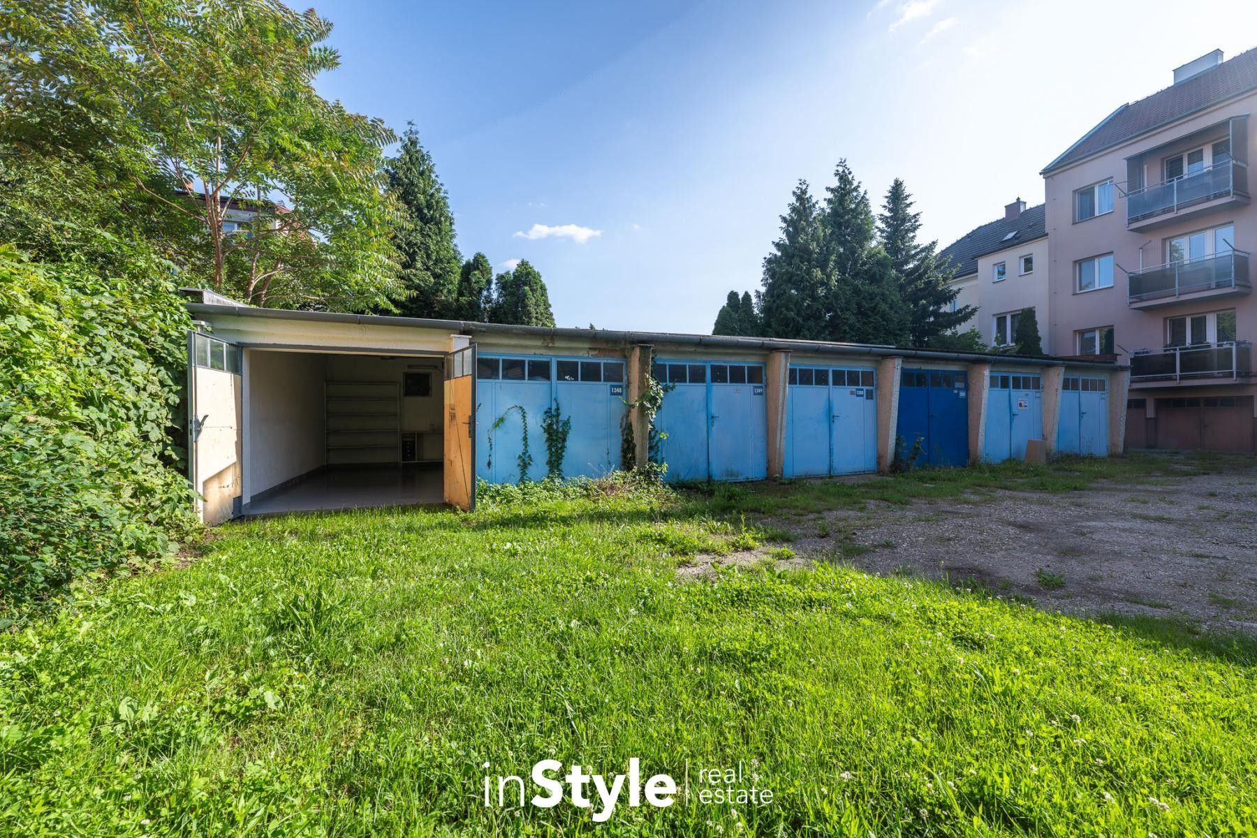 Garáže, Pod Svahy, Uherské Hradiště, 15 m²