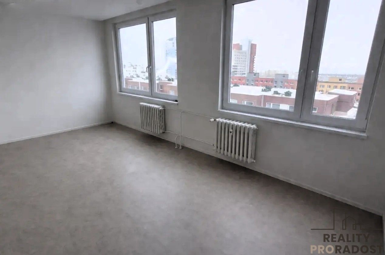 Pronájem byt 1+kk - Mezi školami, Praha, 35 m²