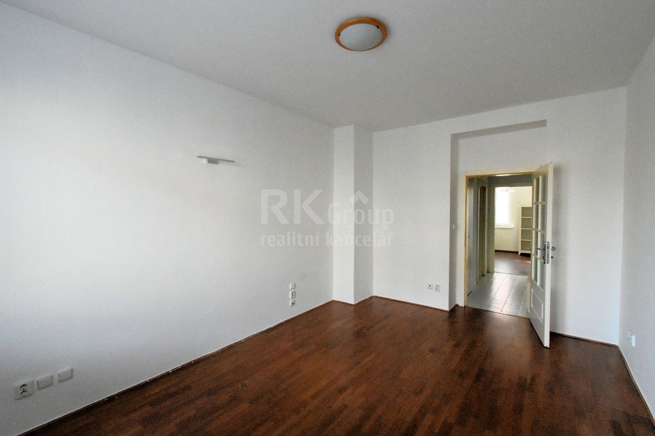 Pronájem byt 1+1 - Průběžná, Praha, 42 m²