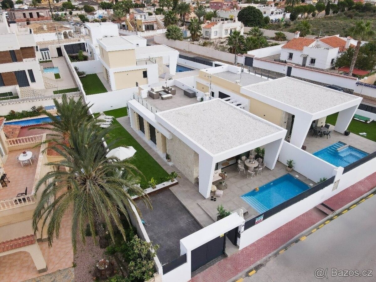 Rodinné domy, 987 66, Zahraničí