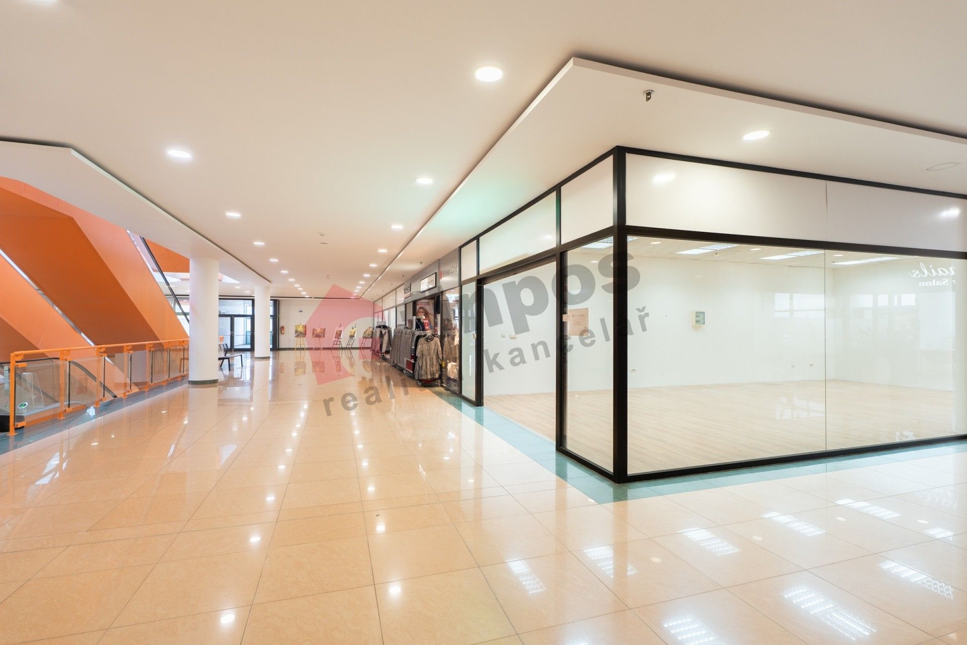 Pronájem obchodní prostory - 9. května 2886, Tábor, 55 m²