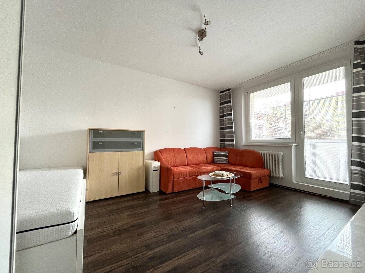 Pronájem byt - Otrokovice, 765 02