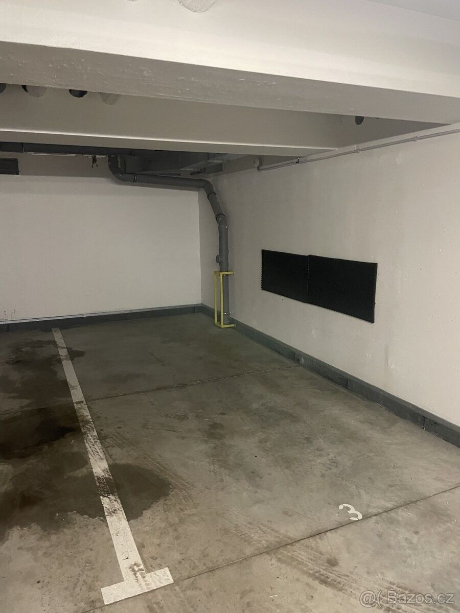 Garáže, Brno, 641 00
