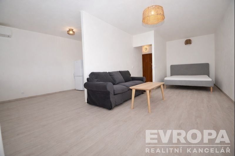 1+kk, Jablonecká, Praha, 46 m²