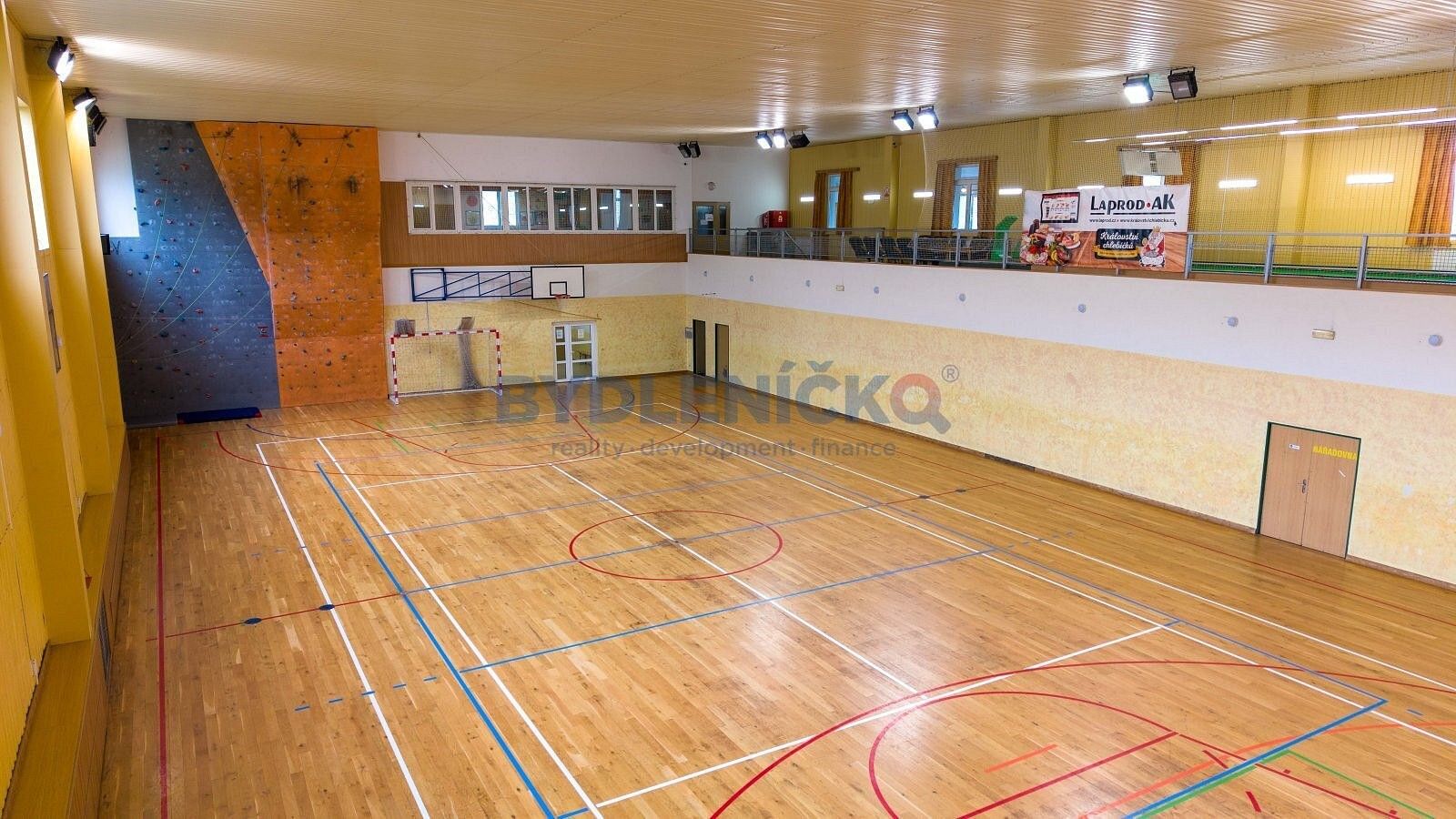 Restaurace, 2 163 m²